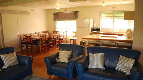 Manners In Mulwala - E Caravan Parks 6
