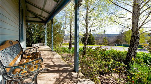 Hilltop Cottage - Daylesford - E Caravan Parks 2