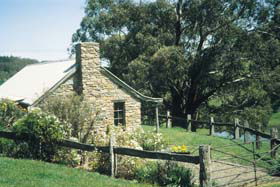 Adelaide Hills Country Cottages - Gum Tree Cottage - E Caravan Parks 0
