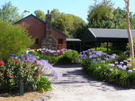 Anchor Cottage - E Caravan Parks 0