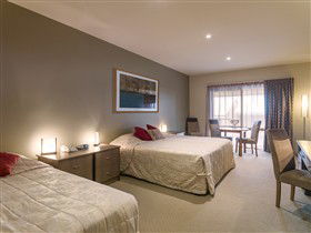 Aurora Ozone Hotel - E Caravan Parks 1