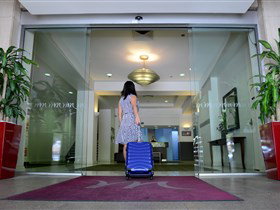 Mercure Grosvenor Hotel Adelaide - E Caravan Parks 0