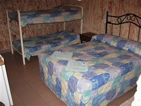 Radeka Downunder Underground Motel And Backpacker Inn - E Caravan Parks 2