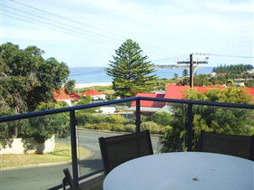 Victor Apartments - Surfs Up - E Caravan Parks 0