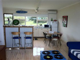 Victor Apartments - Surfs Up - E Caravan Parks 1
