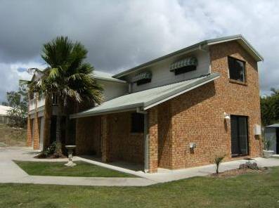 A Beach 'N Reef Motel - E Caravan Parks 1