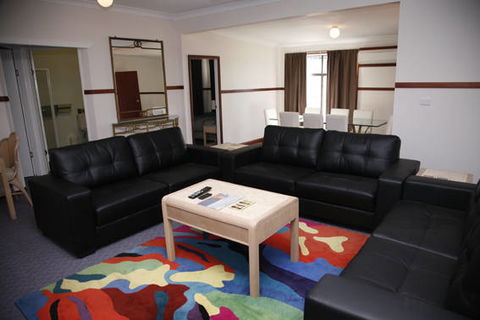 Across Country Motor Inn - E Caravan Parks 2