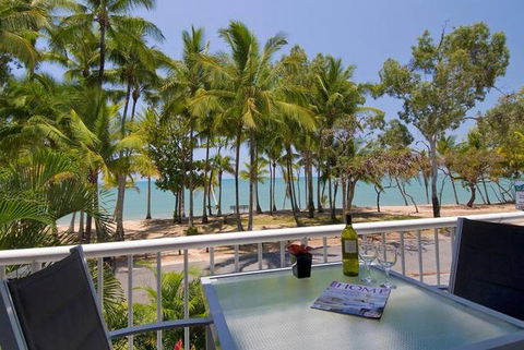 Agincourt Beachfront Apartments - E Caravan Parks 1