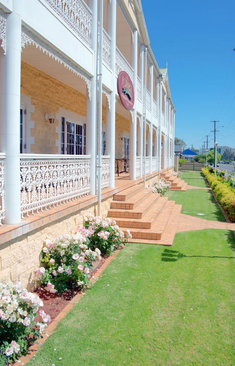 Ashby House Motor Inn - E Caravan Parks 1