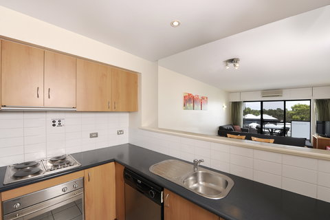Assured Ascot Quays Apartment Hotel - E Caravan Parks 2