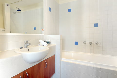 Assured Ascot Quays Apartment Hotel - E Caravan Parks 4