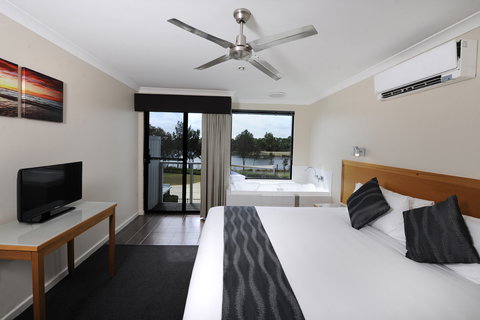 Assured Ascot Quays Apartment Hotel - E Caravan Parks 9