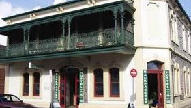 Adelaide's Shakespeare Backpackers International Hostel - E Caravan Parks 2