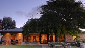 Lake Bywater Cottage - E Caravan Parks 4