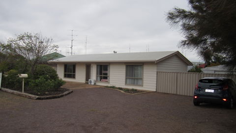 Whileaway - E Caravan Parks 0