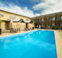 Ozone Hotel - E Caravan Parks