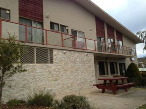 Aalberg Chalet Jindabyne - E Caravan Parks 2