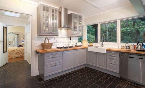 Sunflower Cottage - E Caravan Parks 8