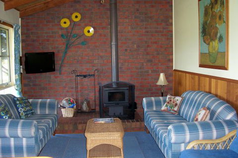 Sunflower Cottage - E Caravan Parks 1