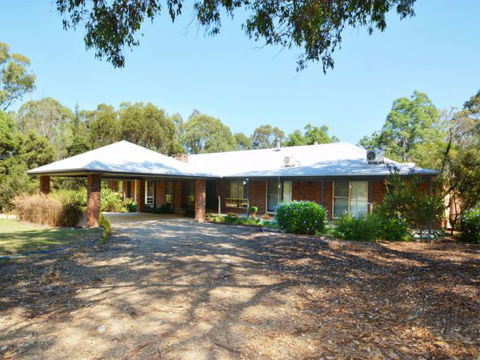 Abelia House - E Caravan Parks 0