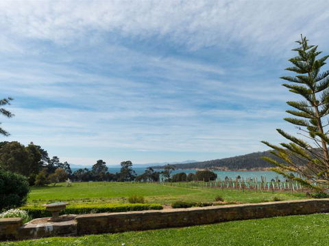 Tigerbay Retreat - Semaphore House - E Caravan Parks 1