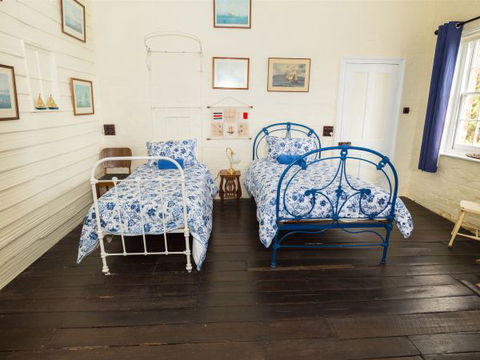 Tigerbay Retreat - Semaphore House - E Caravan Parks 6