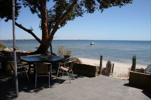 Undercurrent - E Caravan Parks 0