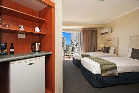 Alpha  Sovereign Hotel - E Caravan Parks 1