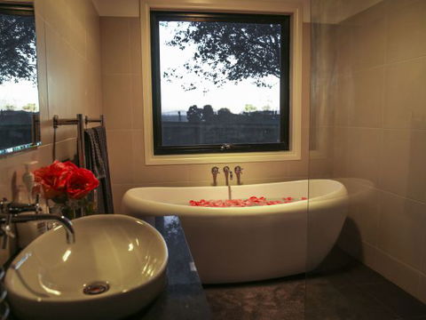 Ballachulish Farm Stay - E Caravan Parks 0