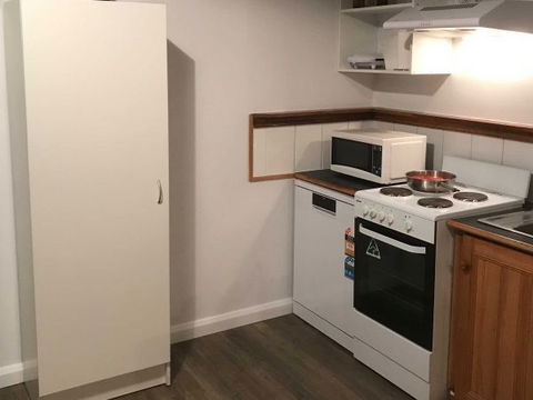 Derby Digs Cottage - E Caravan Parks 6