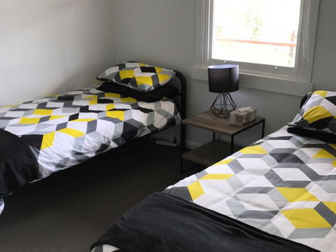 Derby Digs Cottage - E Caravan Parks 9