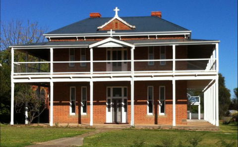 Eddy's Of Canowindra - E Caravan Parks 0