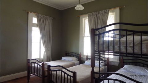 Eddy's Of Canowindra - E Caravan Parks 1