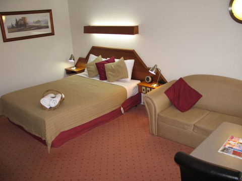 Wine Village Motor Inn - E Caravan Parks 6