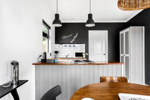 Karawatha Cottages B&B - E Caravan Parks 7