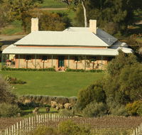 Oliver's White Hill Bed and Breakfast - E Caravan Parks