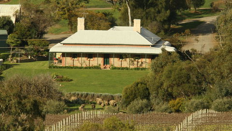 Oliver's White Hill Bed And Breakfast - E Caravan Parks 0