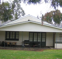 Naracoorte Cottages  Pinkerton Hill - E Caravan Parks