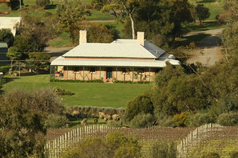 Oliver's White Hill Bed And Breakfast - E Caravan Parks 1