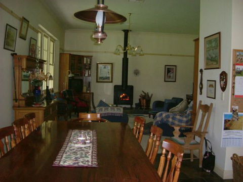 Oliver's White Hill Bed And Breakfast - E Caravan Parks 3