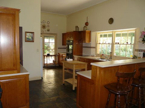 Oliver's White Hill Bed And Breakfast - E Caravan Parks 4