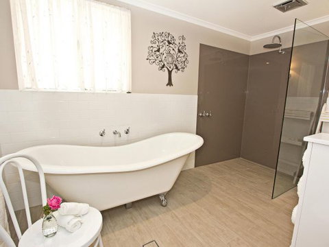 Queen's Cottage Barossa Valley - E Caravan Parks 2