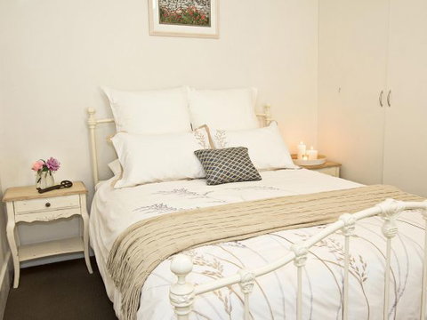 Queen's Cottage Barossa Valley - E Caravan Parks 6