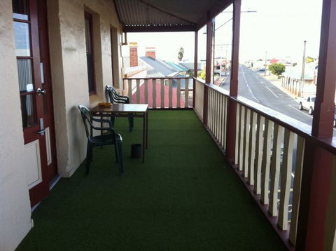 Victoria Hotel At Port MacDonnell - E Caravan Parks 2