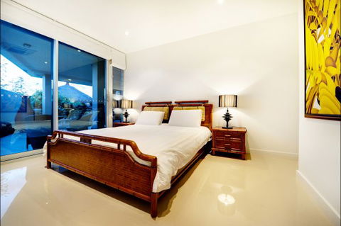Villa Kopai Luxury Beach House - E Caravan Parks 6
