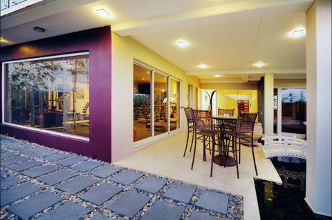 Villa Kopai Luxury Beach House - E Caravan Parks 8