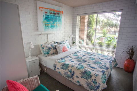 Arlingtons Accommodation - E Caravan Parks 1