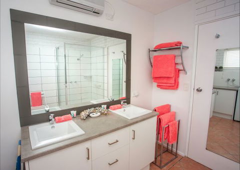 Arlingtons Accommodation - E Caravan Parks 2