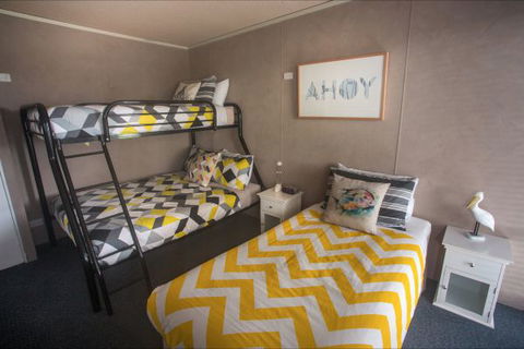 Arlingtons Accommodation - E Caravan Parks 3