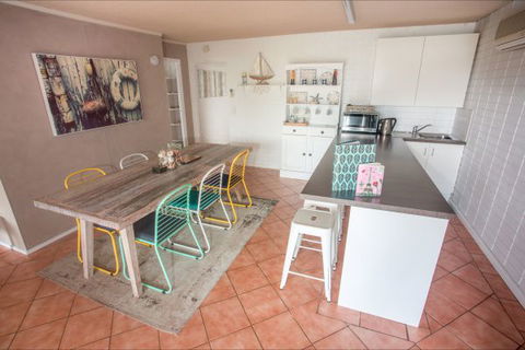 Arlingtons Accommodation - E Caravan Parks 4